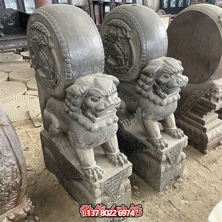 精美石雕狮子抱鼓