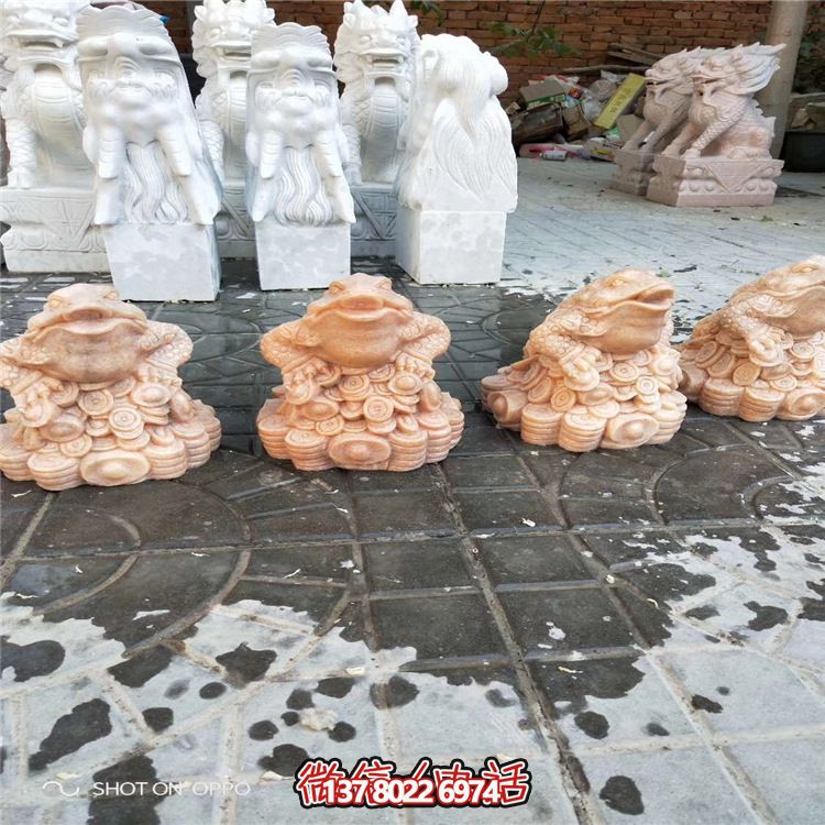 花园里的只有青蛙的抽象石雕雕塑 花园里的只有青蛙的抽象石雕雕塑