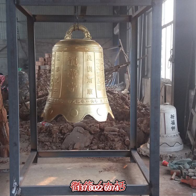 锻造工艺精美的大型铜雕铜钟雕塑