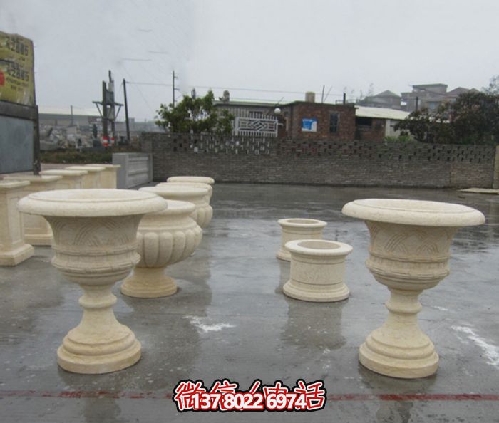 欧式石雕花盆,装饰您的公园景观 欧式石雕花盆,装饰您的公园景观