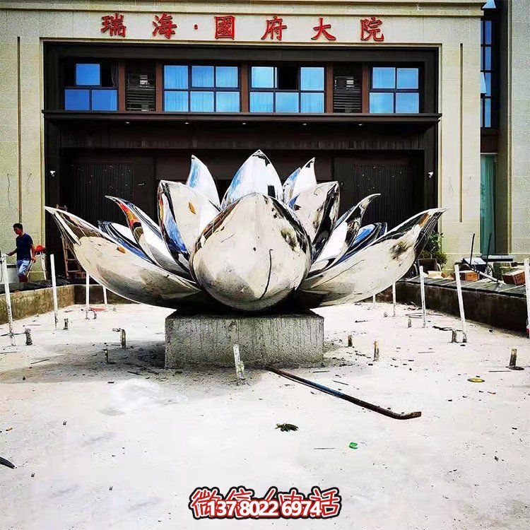 融入自然的不锈钢景观雕塑