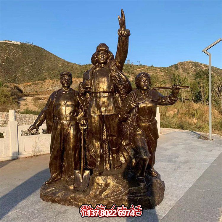 仿铜八路军战士玻璃钢景观摆件