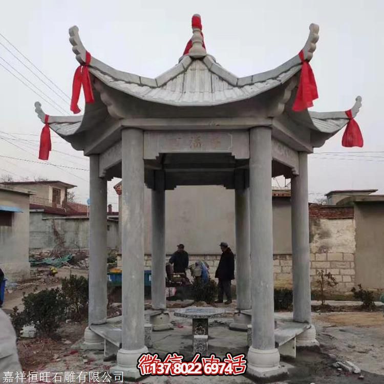 仿古石雕亭子，增添学校公园独特韵味