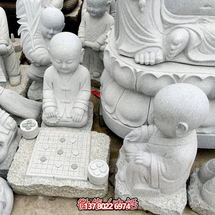 砂岩小和尚下棋人物雕塑