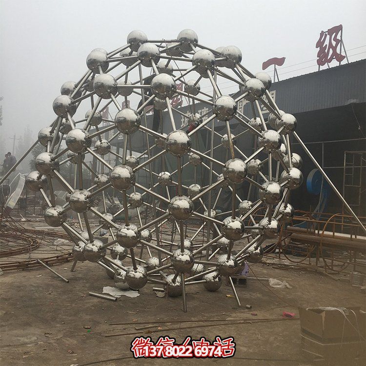 不锈钢镂空雕塑，为户外景观增添独特色彩
