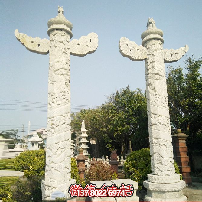 城市广场摆放汉白玉华表石雕塑