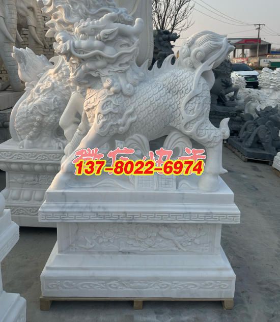 汉白玉麒麟景观雕塑：祥瑞之姿，石雕艺术的璀璨绽放
