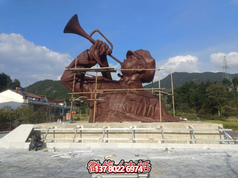 铸铜吹号抗战人物雕塑