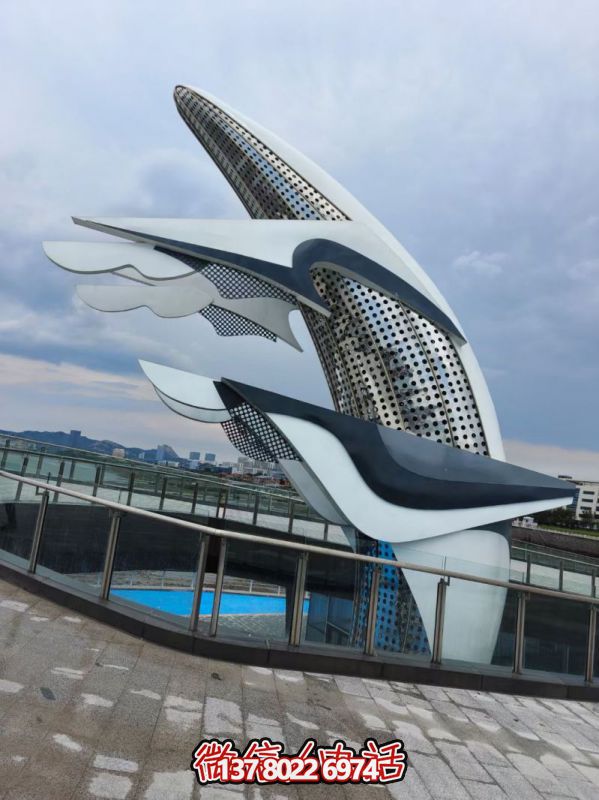 抽象不锈钢镂空鲸鱼雕塑
