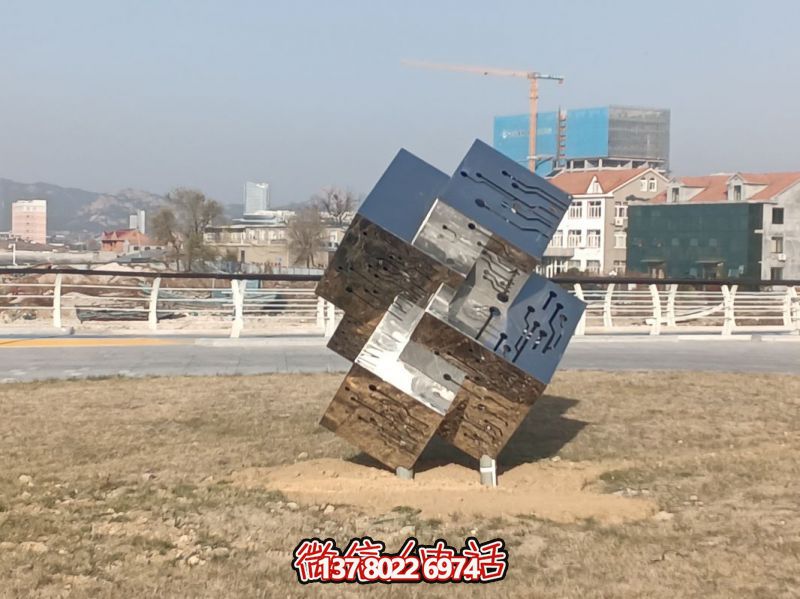 不锈钢镂空魔法立方体景观白金