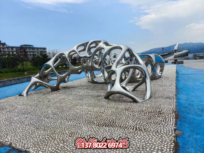 创意不锈钢镂空雕塑