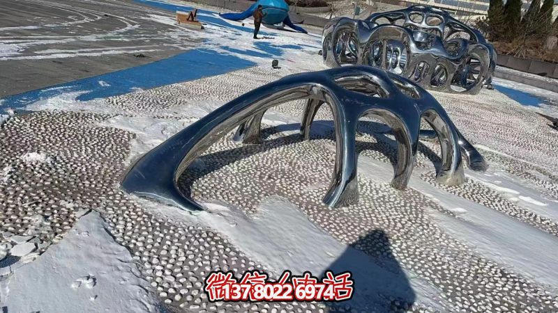 不锈钢镂空景观雕塑