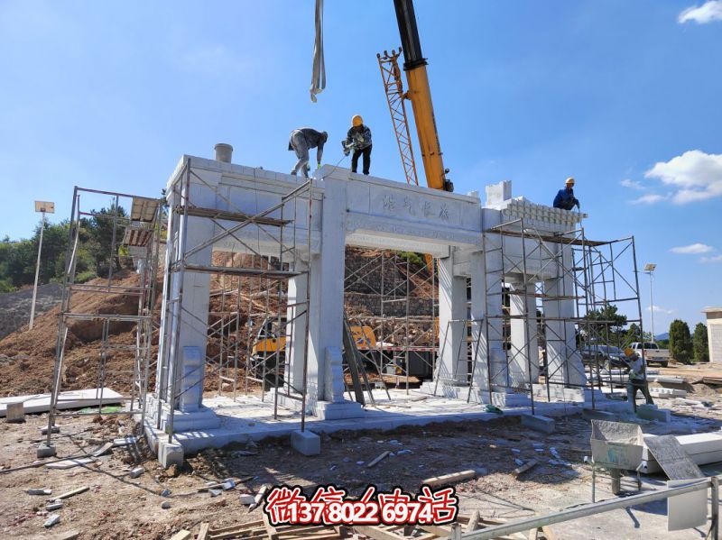 “浩气长存”大理石牌楼 “浩气长存”大理石牌楼